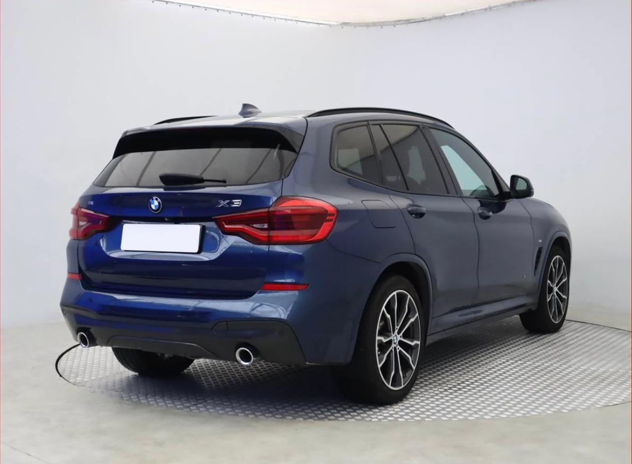BMW X3 2018 side view