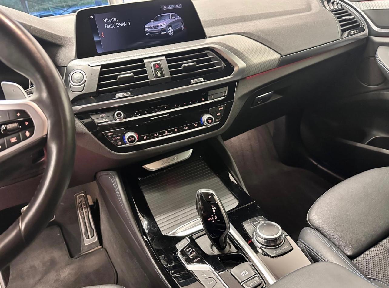 BMW X4 2021 detail view