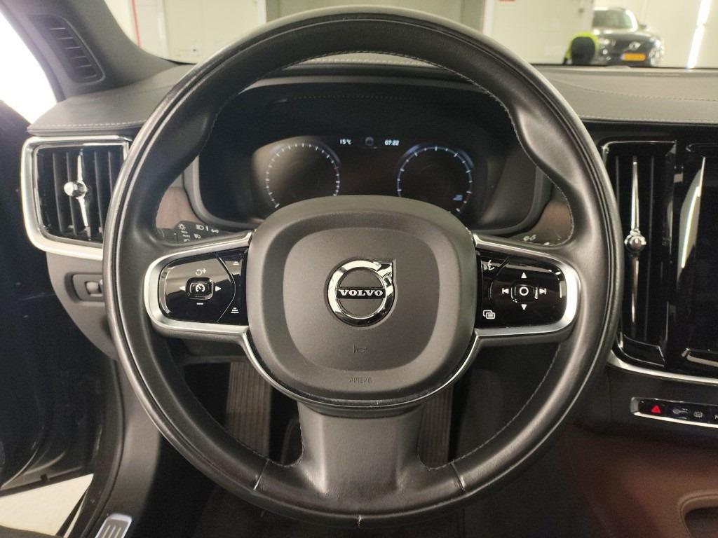 Volvo S90 2022 detail view